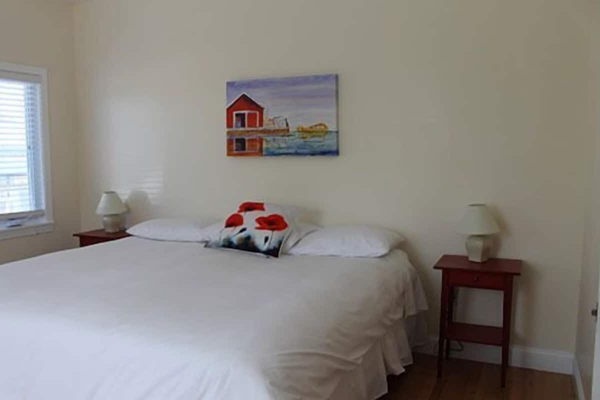 Standard Room, 1 King Bed, Balcony, Ocean View