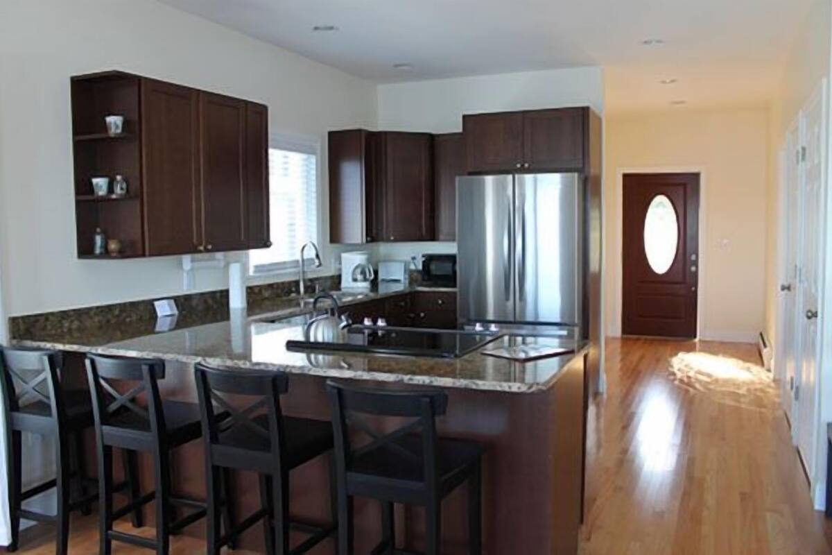 fridge, microwave, coffee/tea maker