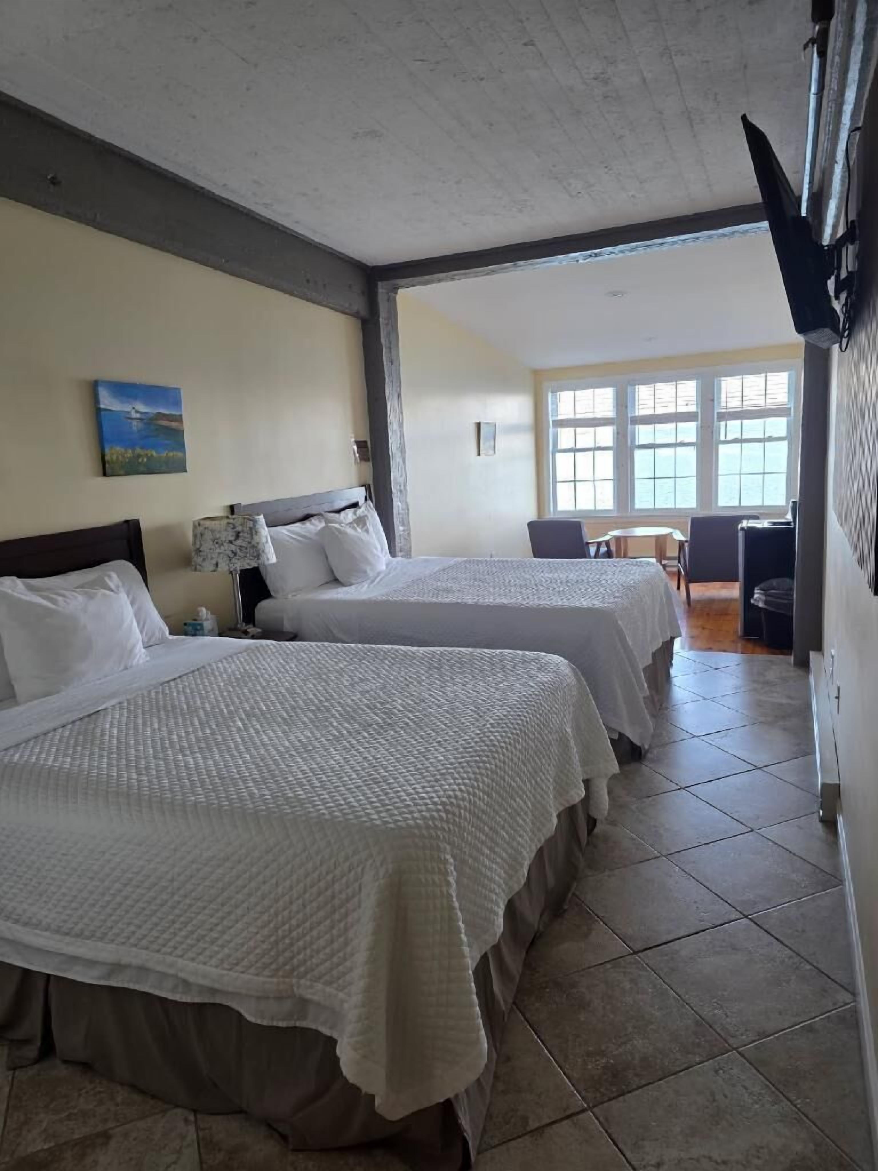 Dobbeltrom – standard, 2 queensize-senger, havutsikt | Lydisolert, strykejern/-brett, wi-fi (inkludert) og sengetøy