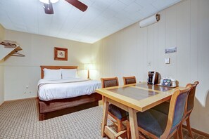 Double Room, Ensuite (3) | Meja, ruang kerja komputer riba, Wi-fi percuma, cadar katil 