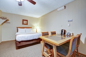 Double Room, Ensuite (3) | Meja, ruang kerja komputer riba, Wi-fi percuma, cadar katil