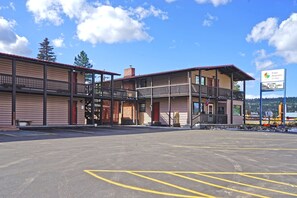 Exterior - Four Seasons Lodge (South Fork)