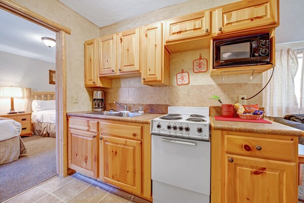 小屋, 独立浴室 (with Full kitchen) | 私人厨房 | 冰箱、微波炉、茶具/咖啡用具