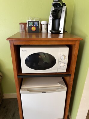 Double Room, Ensuite (with sofa Bed) | Meja, ruang kerja komputer riba, Wi-fi percuma, cadar katil 