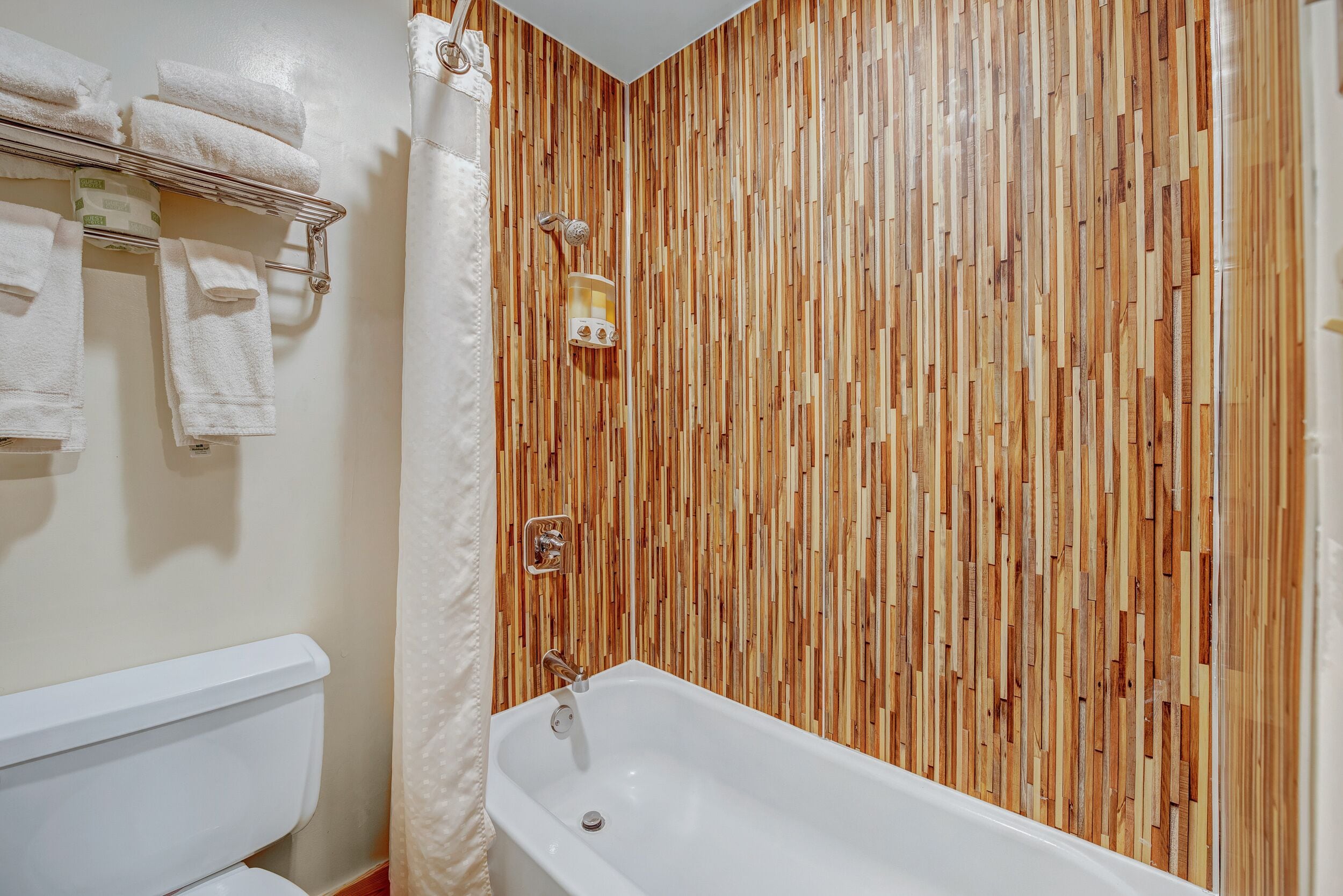 Double Room, Ensuite (2) | Bathroom | Free toiletries, hair dryer, towels