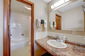 Doppelzimmer, mit Bad (3) | Badezimmer