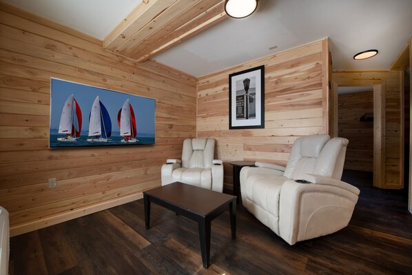 Suite, Ensuite (2 Bedroom/3 bed-Kitchen ) | Interior - Four Seasons Lodge (South Fork)