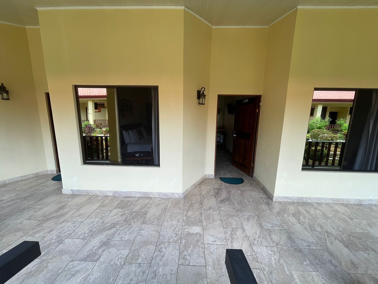 junior suite | frette italian sheets, premium bedding, down duvets, in-room safe