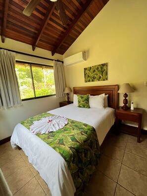 Villa | Frette Italian sheets, premium bedding, down comforters, in-room safe - La Foresta Nature Resort (Quepos)