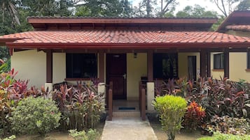 Villa | Frette Italian sheets, premium bedding, down comforters, in-room safe