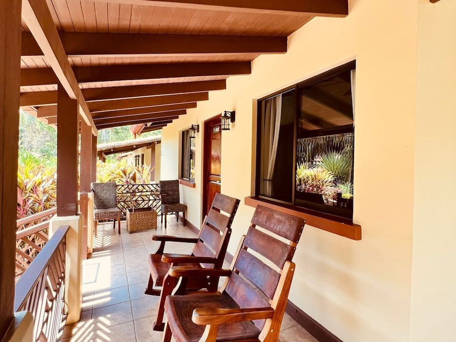 Villa | Frette Italian sheets, premium bedding, down comforters, in-room safe