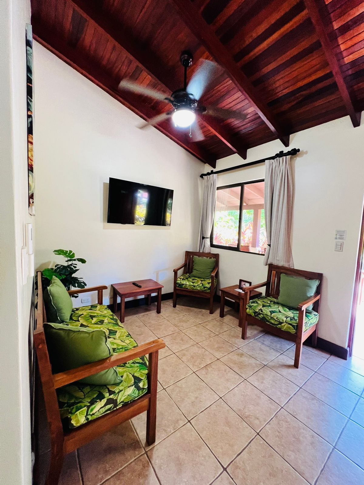 villa | frette italian sheets, premium bedding, down duvets, in-room safe