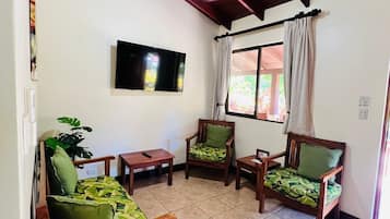 Villa | Frette Italian sheets, premium bedding, down comforters, in-room safe