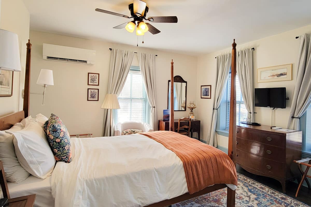 Quarto solteiro, 1 cama Queen | Roupas de cama premium, individualmente decorados