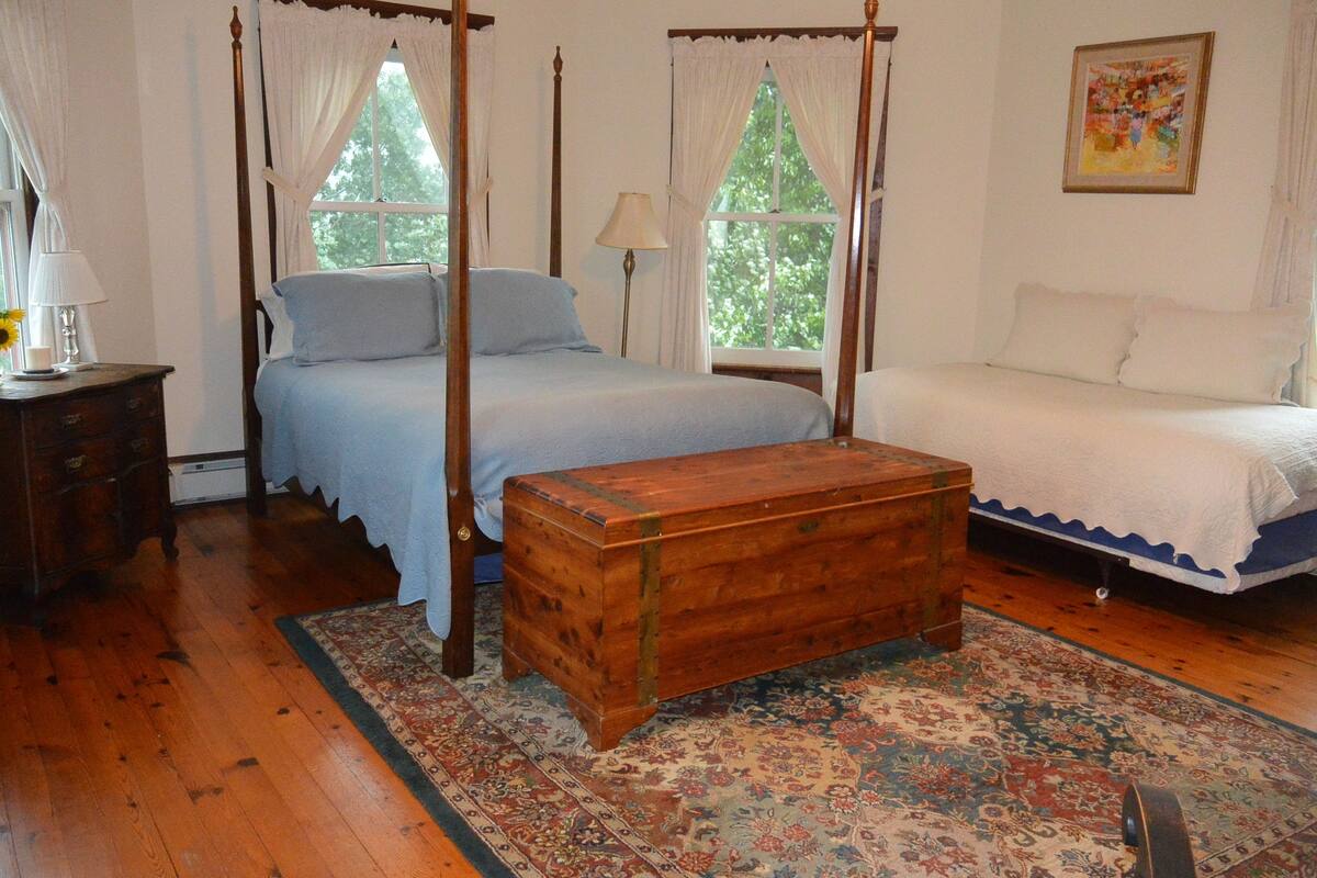 Standard Double Room | Iron/ironing board, free WiFi, bed sheets