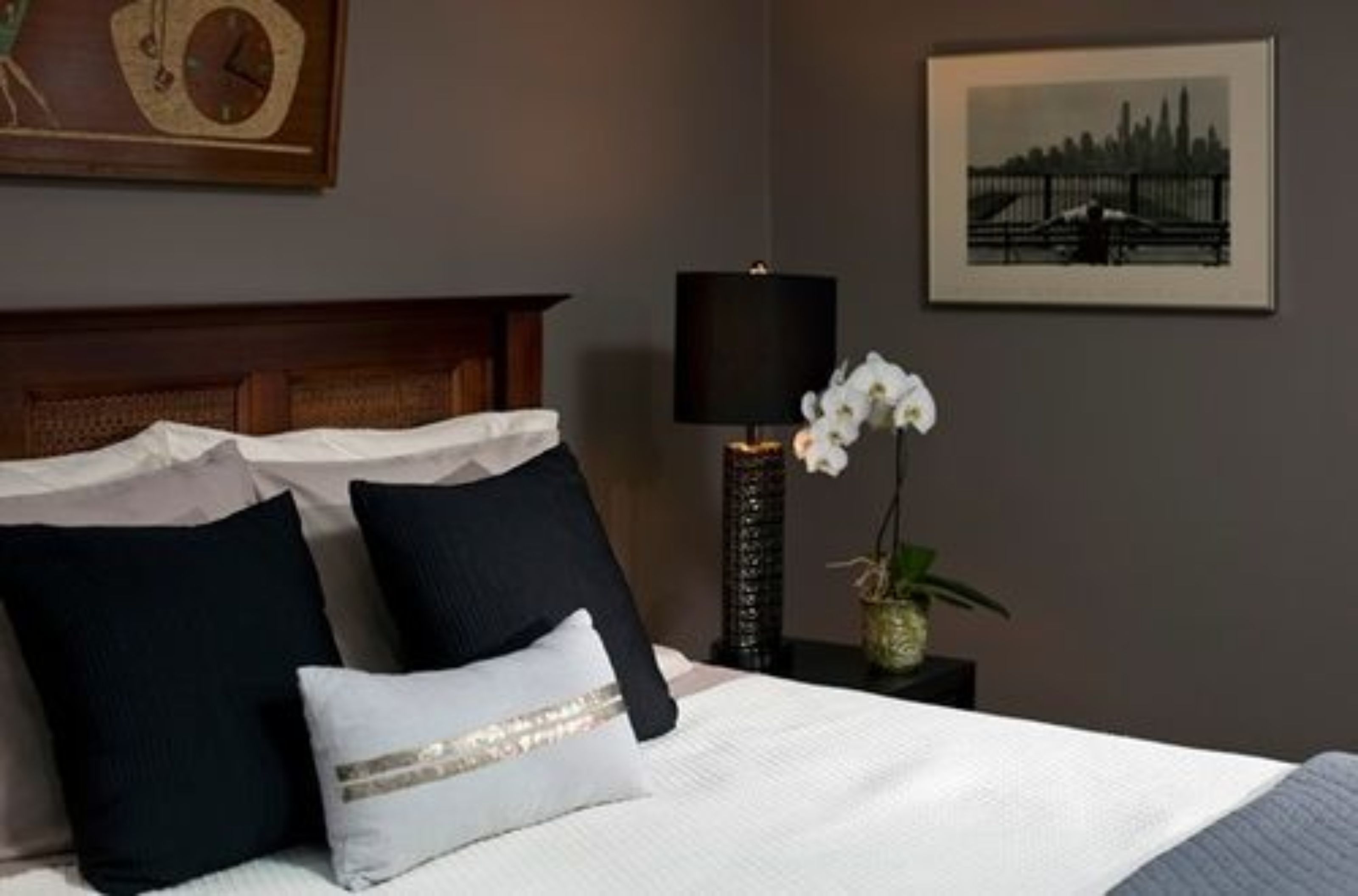 Decoración personalizada, muebles diferentes y cortinas blackout 