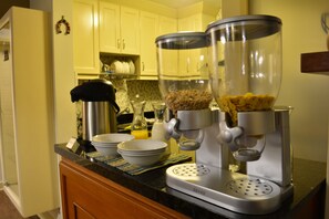 Breakfast area - Kangaroo Wasi Airport Bed & Breakfast (Callao)