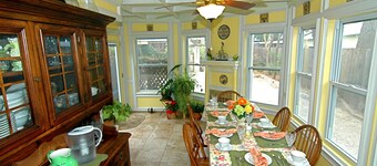 Southern Charm Lodging Bed and Breakfast