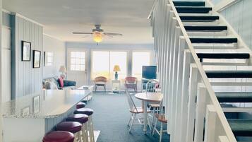 House, 3 Bedrooms | Dining