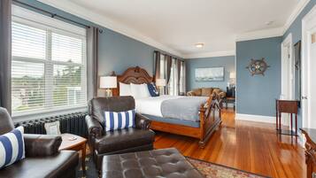 Captain's Quarters-King | Free WiFi, bed sheets