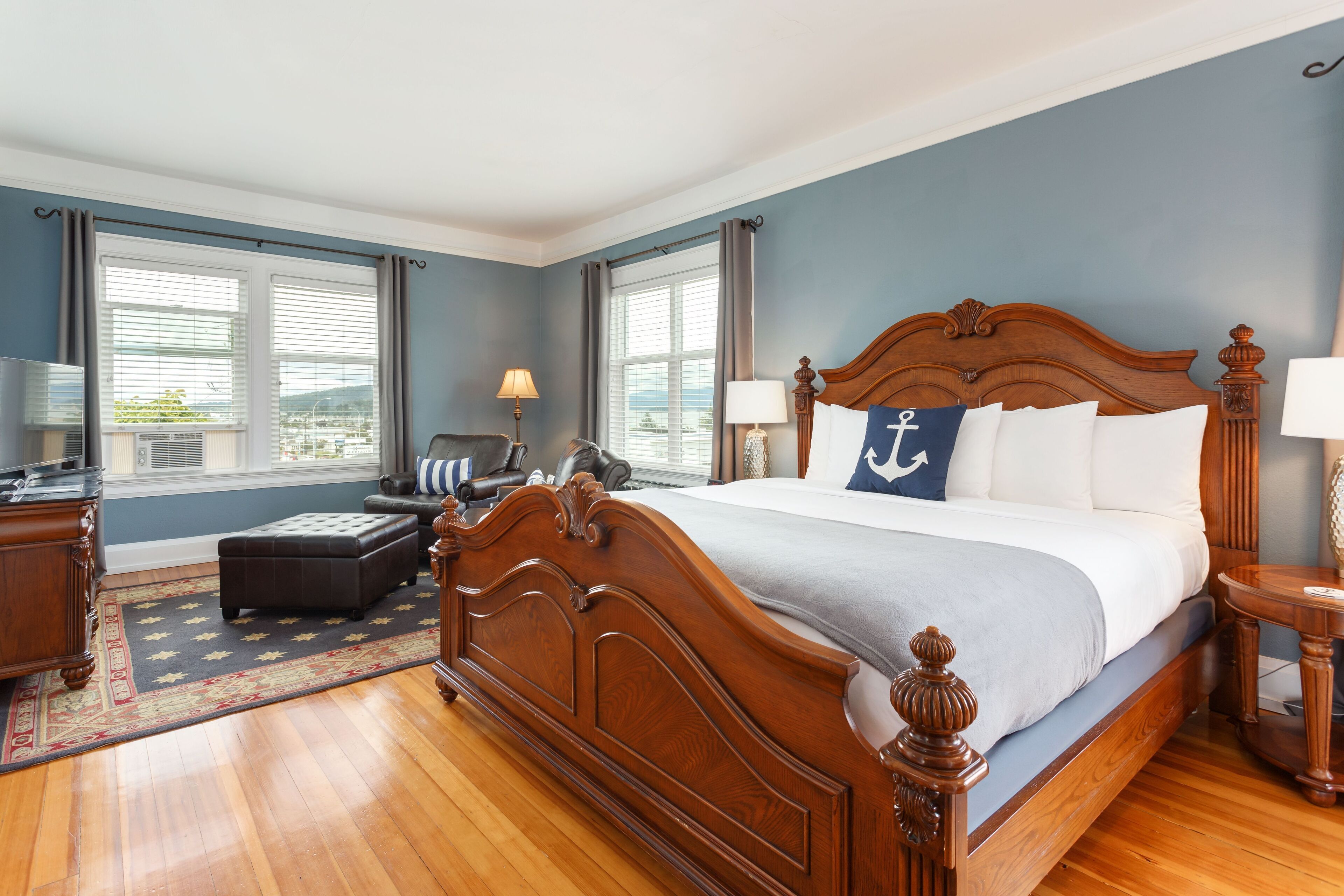 Captain's Quarters-King | Free WiFi, bed sheets