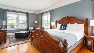 Captain's Quarters-King | Free WiFi, bed sheets