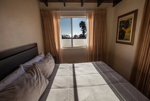 Chambre Familiale, 1 chambre, accessible aux personnes à mobilité réduite, vue jardin | Fer et planche à repasser, Wi-Fi gratuit