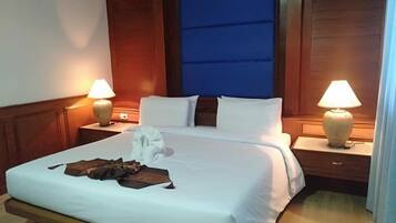 Blackout curtains, free WiFi