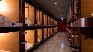 In-room safe, free WiFi, bed sheets