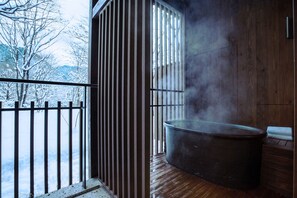 트래디셔널룸 (Japanese-style, Outdoor Bath, RA3) | 욕실 | 무료 세면용품, 헤어드라이어, 슬리퍼, 비데