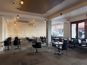 Restaurant - Queens Head Hotel (North Hobart)