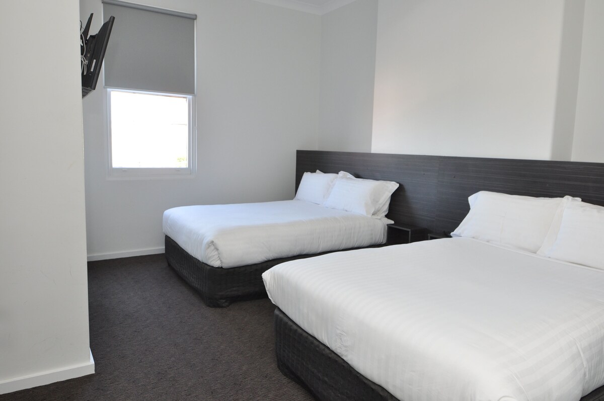 Queens Head Hotel