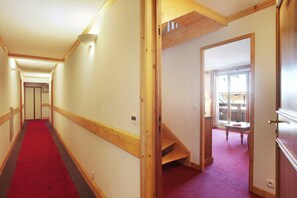 Landing - Apartment in Le Village Complex, France (Notre Dame de Bellecombe)