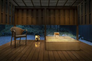 Japanese-style Room with Outdoor Bath 1H5