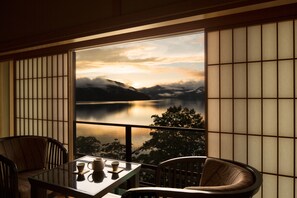 In-room safe, laptop workspace, free WiFi - Hoshino Resorts KAI Nikko (Nikko)