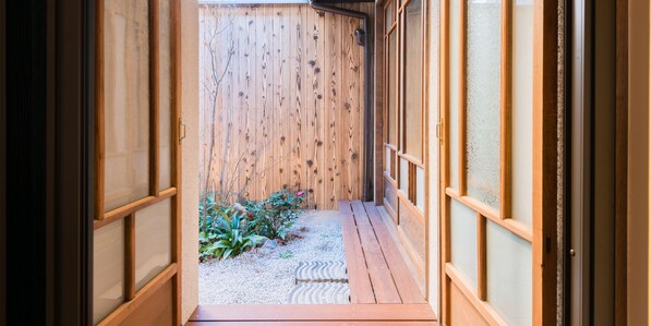 Maison (for 1 group, with island kitchen) | Terrasse/Patio