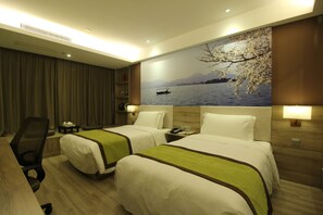 Superior Twin Room | Desk, blackout curtains, free WiFi