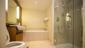 Comfort Studio | Bathroom | Separate tub and shower, free toiletries, hair dryer, towels - Modern Waterfront Central Studio (Auckland)
