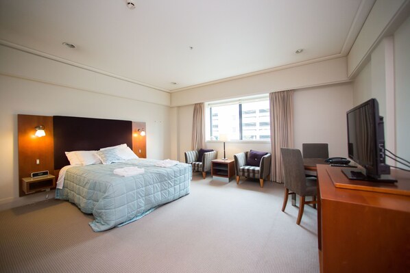 舒適開放式客房 | 書桌、熨斗/熨衣板、搖籃/嬰兒床、折疊床/加床