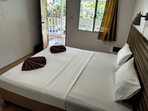 Free WiFi, bed sheets - Coco's Guesthouse (Ko Phi Phi)