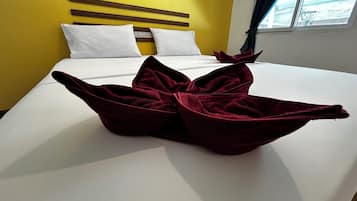 Quarto casal standard | Wi-Fi de cortesia, roupa de cama