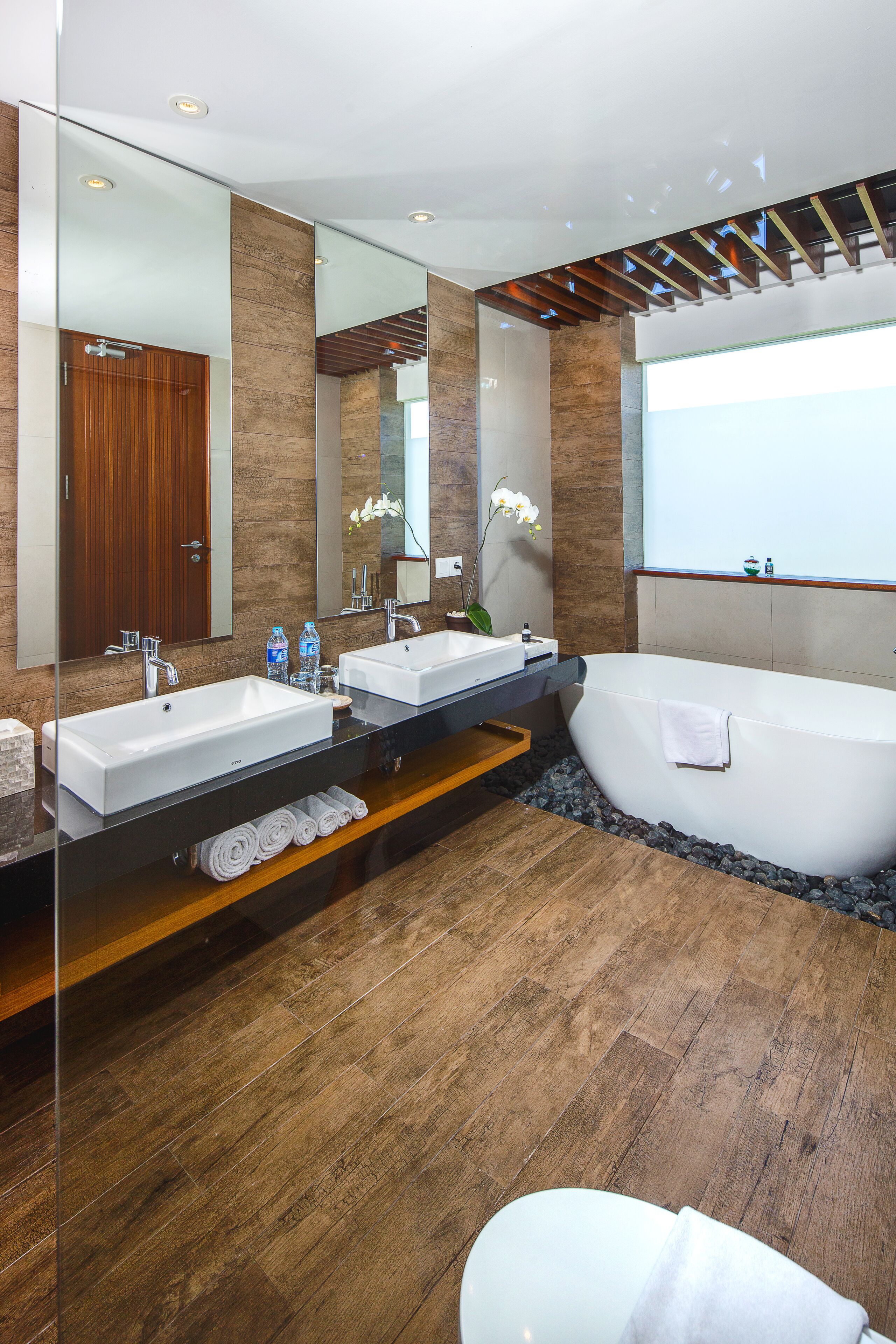 separate bathtub and shower, free toiletries, hair dryer, bathrobes