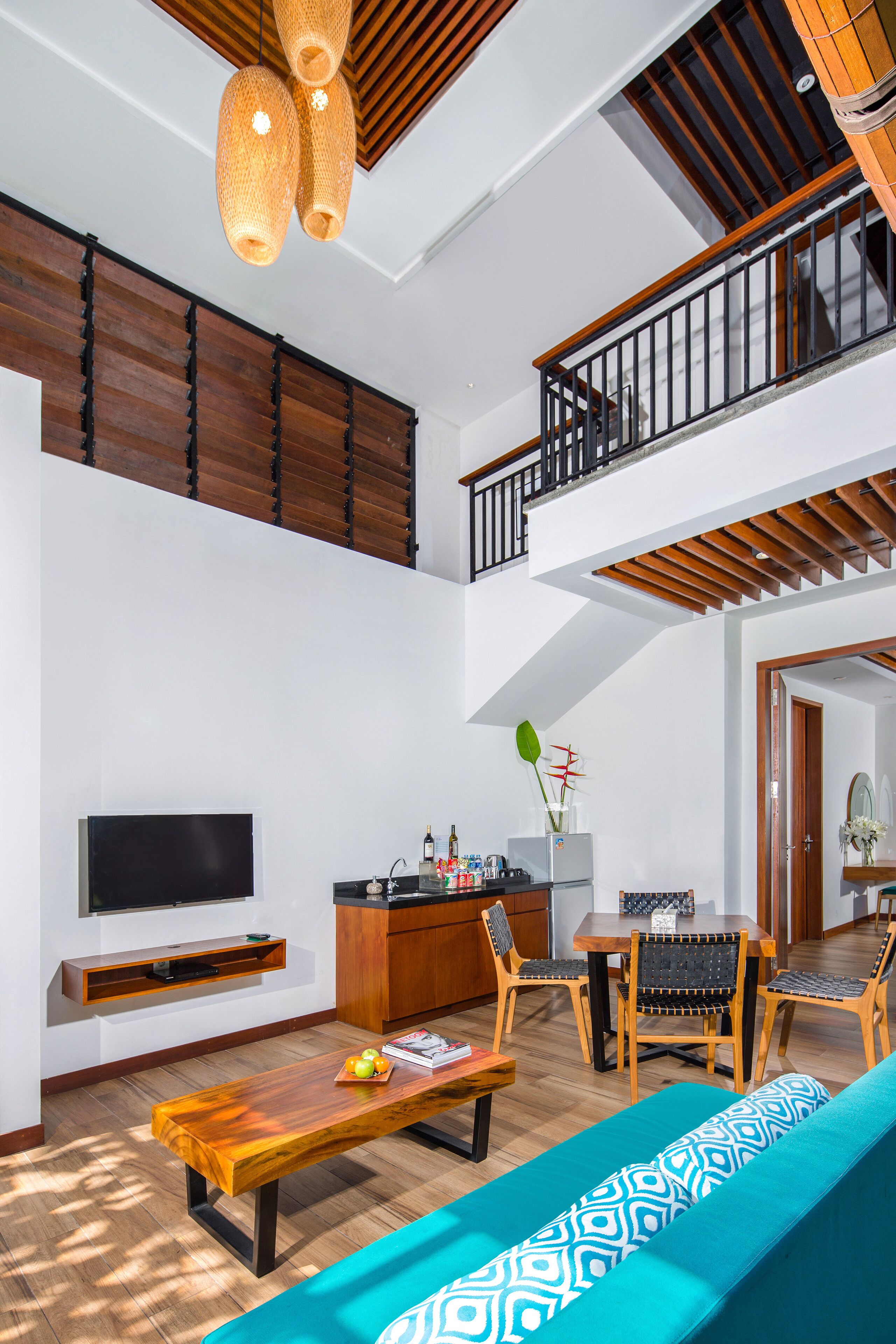 40-inch smart tv with cable channels, dvd player