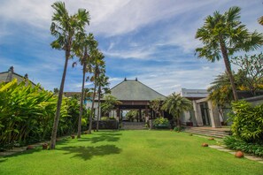 Garden - S18 Bali Villas (Kuta)