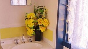 Unclassified image, 4 of 11, button - Billabong Hotel Motel (Cunnamulla)