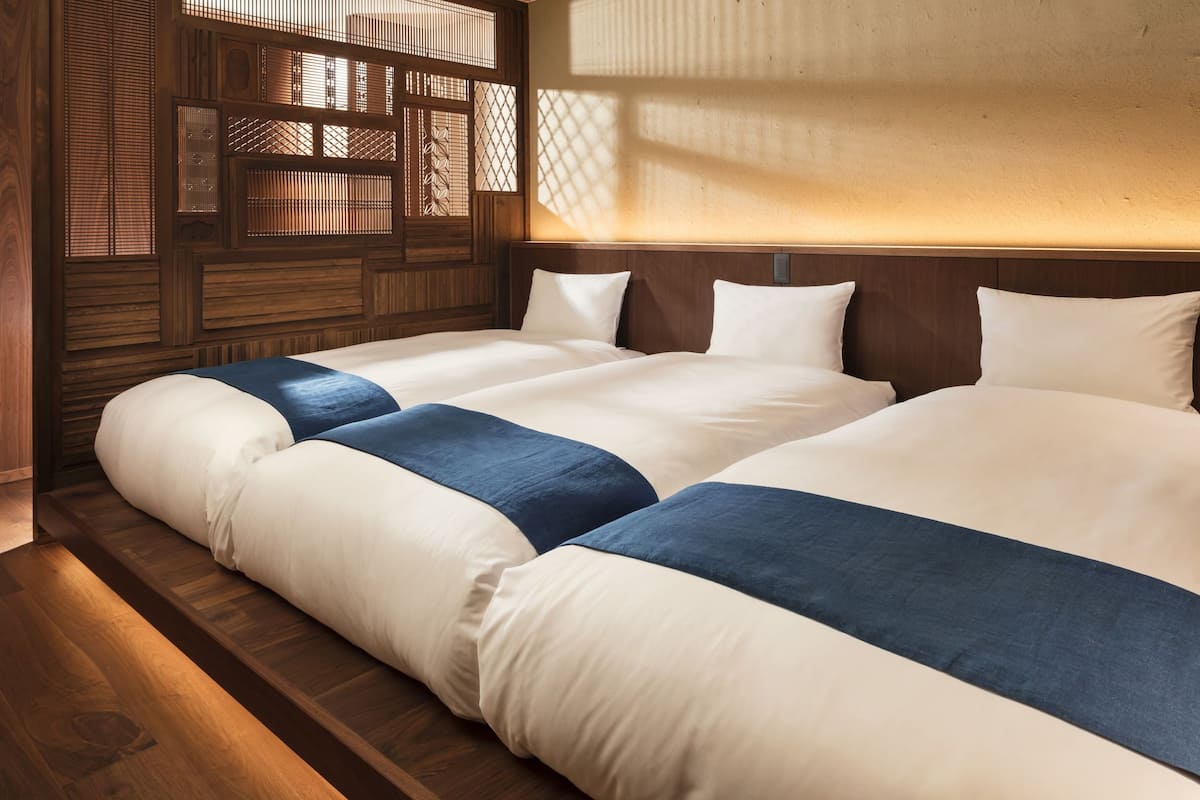 Twin Room, Ocean View (Western-style, TA3) | Peti besi dalam bilik, meja, Wi-fi percuma