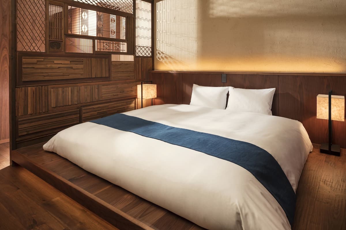 Double Room, Ocean View (Western-style, with Ocean View TB2) | Peti besi dalam bilik, meja, Wi-fi percuma