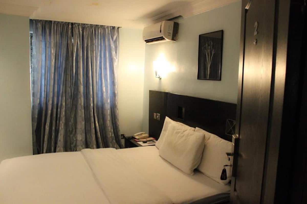 Habitación estándar | Escritorio, espacio para trabajar con laptop y ropa de cama
