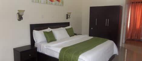 Deluxe Room, 1 Queen Bed
