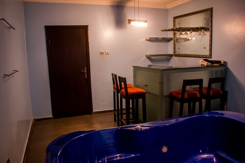 Precinct Comfort Services, Ikoyi